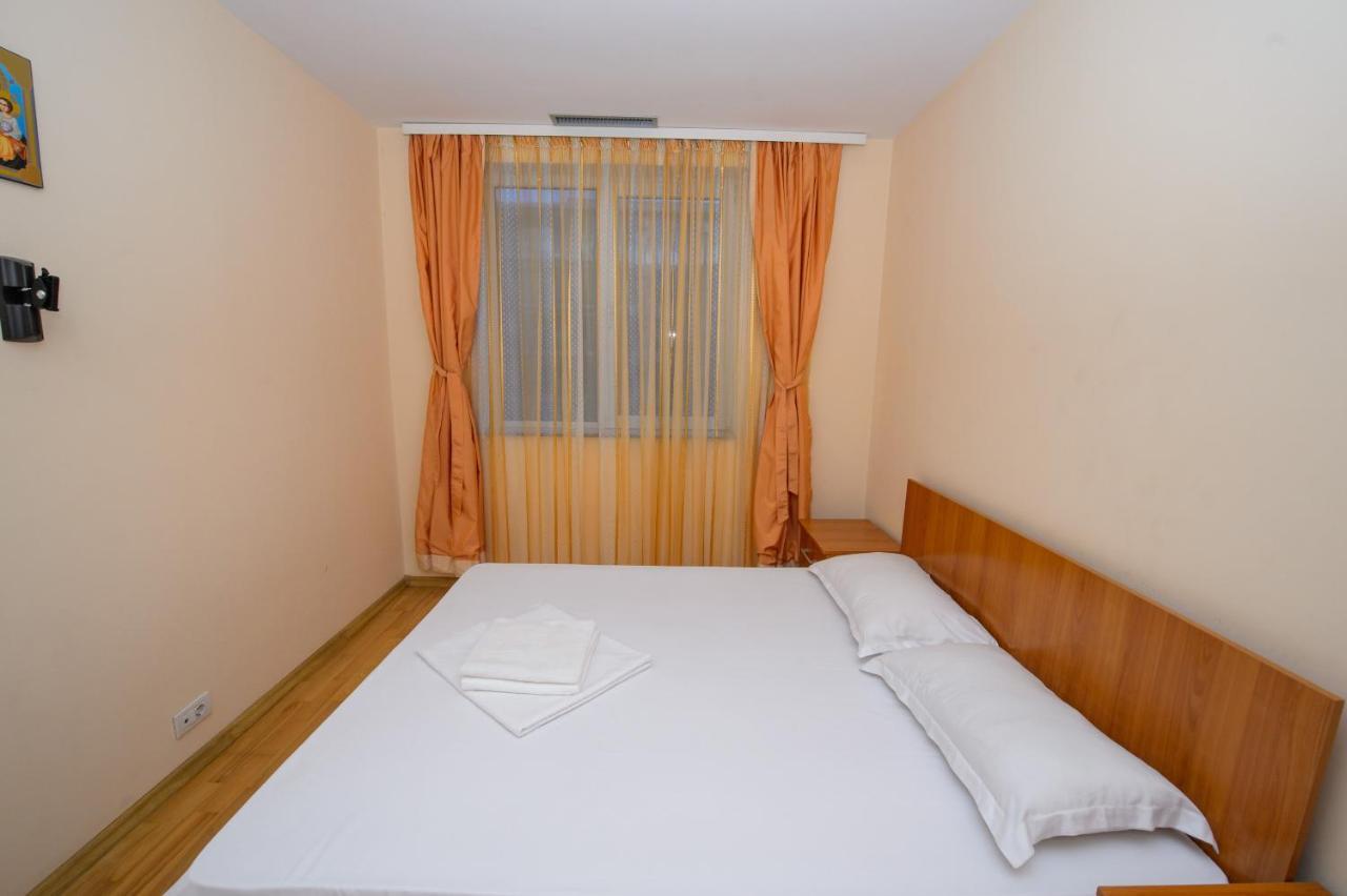 Coralia Luna Park Apartments Mamaia Exterior photo